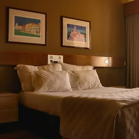 Meia Lua Hotel 3*