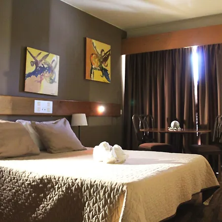Meia Lua Hotel 3*